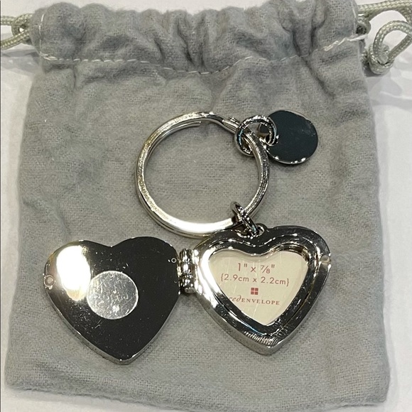 Red Envelope Heart Locket Key Chain - Picture 2 of 2